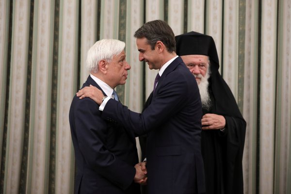 r Miçotakis görevi Çipras'tan devraldı