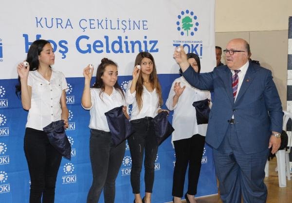 d TOKİ Isparta'da hak sahiplerini belirledi