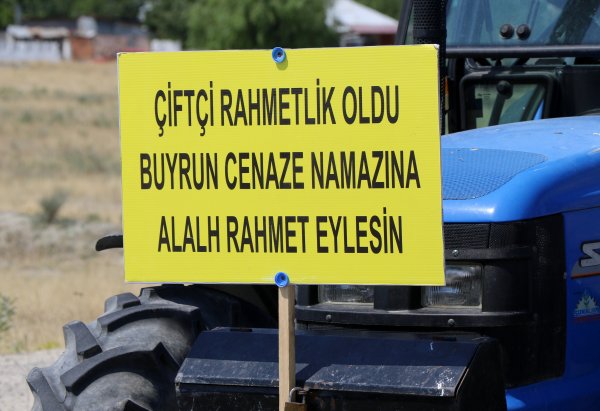 Erzincan'da suları kesilen çiftçilerden eylem