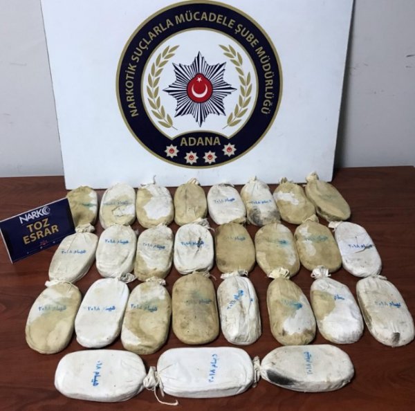 i Adana'da otomobilde 5 kilo 675 gram esrar ele geçirildi