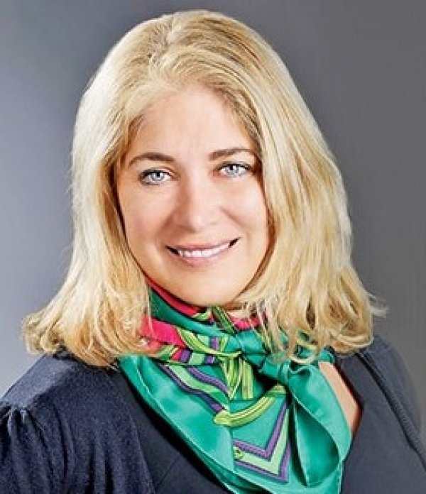 Doktor Mehmet Öz'ü kız kardeşi bıçakladı