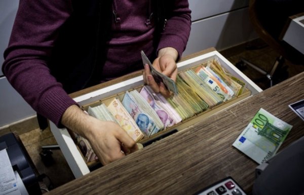 Vatandaşların dövize yönelimi durmadı