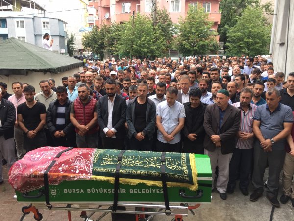 Nişanlısı tarafından öldürülen genç kadın defnedildi