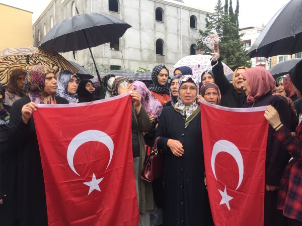 Nişanlısı tarafından öldürülen genç kadın defnedildi