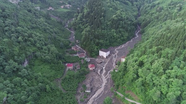 Karadeniz'de dere yatağına yapılan evler yıkılacak