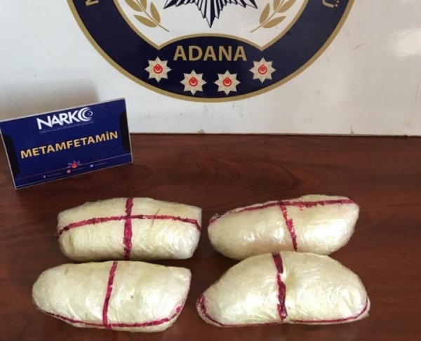 Adana'da araca gizli uyuşturucuyu narkotik köpeği buldu