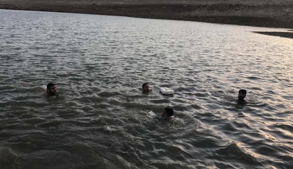 i Gölete giren 2 çocuk boğuldu