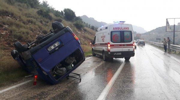 i Adana'da minibüs takla attı: 1 ölü, 5 yaralı