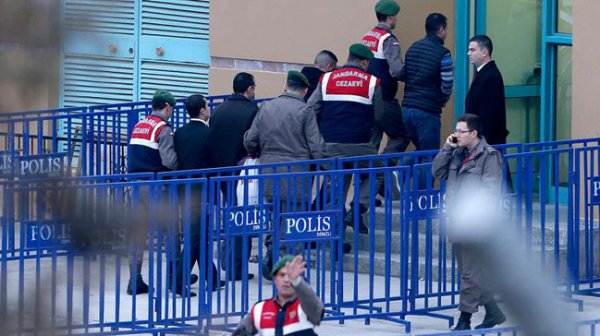 3 yılda 29 bin 382 kamu görevlisine FETÖ'den dava açıldı
