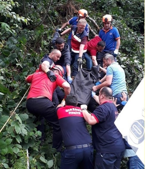 Giresun'da yolcu minibüsü şarampole yuvarlandı