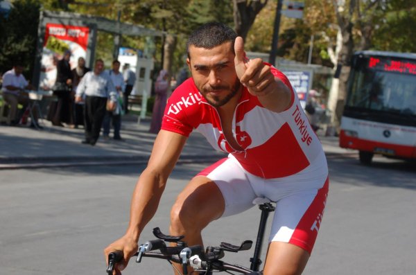 i Dünya üçüncüsü bisikletçi kazada öldü