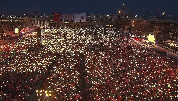 Millet 15 Temmuz anmasına akın etti