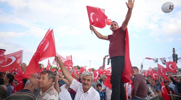 Millet 15 Temmuz anmasına akın etti