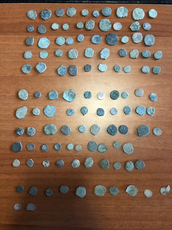 Müze müdürünün odasından tarihi eserler çıktı