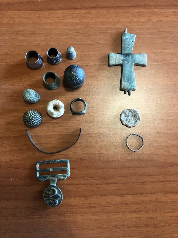 Müze müdürünün odasından tarihi eserler çıktı