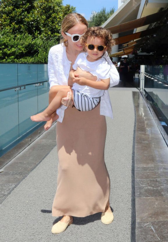 Gülşen: Azur'u gezdiriyoruz