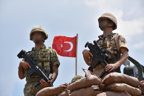 a Vatanı oğluyla korumak isteyen baba Hakkari'ye tayin oldu