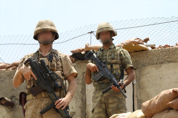 a Vatanı oğluyla korumak isteyen baba Hakkari'ye tayin oldu