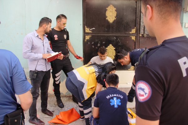 i Şanlıurfa'da terk edildiği gerekçesiyle kendini bıçakladı