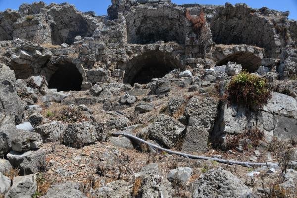 Antalya'da 'prefabrik tuvalet' tartışması