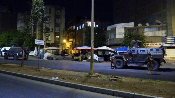 a Diyarbakır'da bir terörist öldürüldü