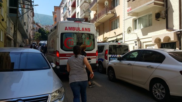 i Bursa'da bir adam hem sevgilisini hem kendisini bıçakladı