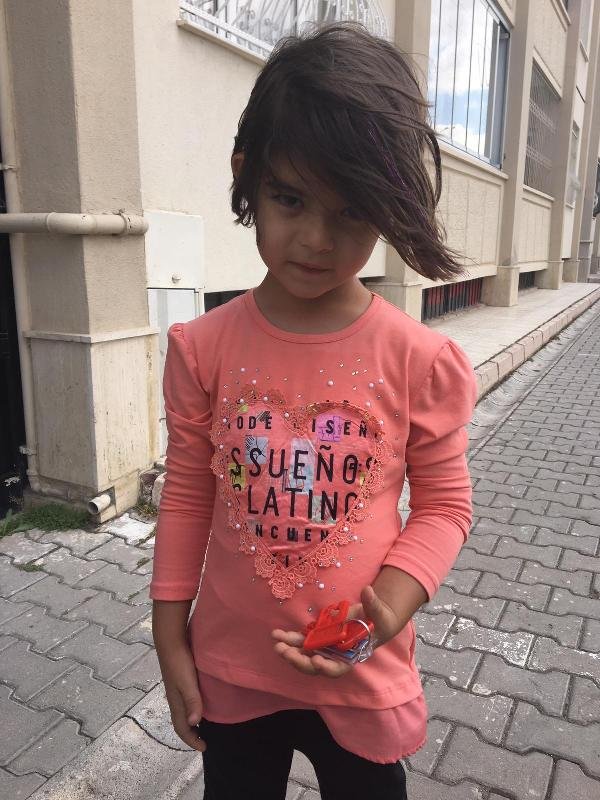 4,5 yaşındaki İkra'nın akülü arabasını çaldılar