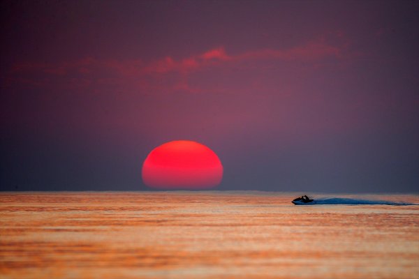 a Van Gölü sahillerinde gün batımı güzelliği