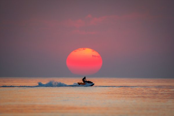 a Van Gölü sahillerinde gün batımı güzelliği
