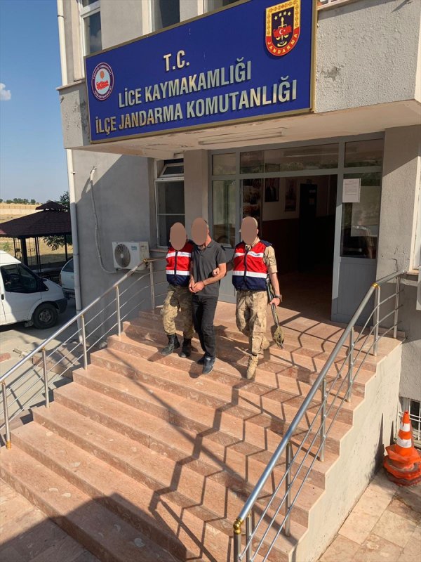 a Diyarbakır'da iki terörist yakalandı