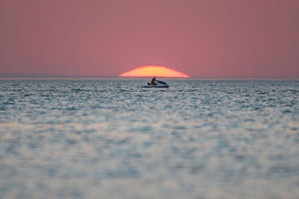 a Van Gölü sahillerinde gün batımı güzelliği