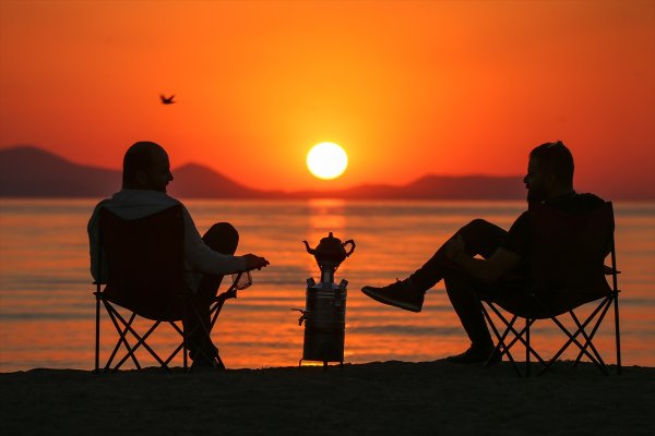 a Van Gölü sahillerinde gün batımı güzelliği