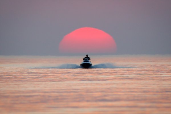 a Van Gölü sahillerinde gün batımı güzelliği
