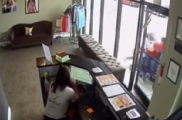 Engelli aracıyla kaldırımda kadını ezen ABD'li