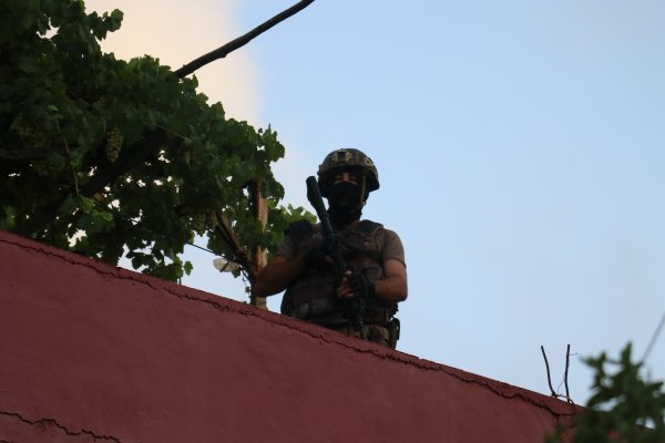 i Adana’da aranan şüphelilere şafak operasyonu yapıldı