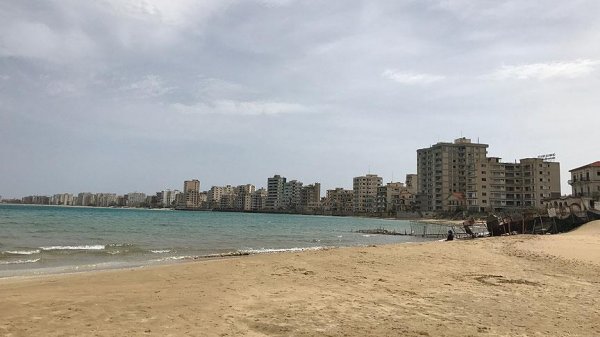 KKTC Başbakanı hayalet şehir Maraş'ta