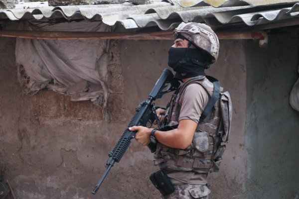 i Adana’da aranan şüphelilere şafak operasyonu yapıldı