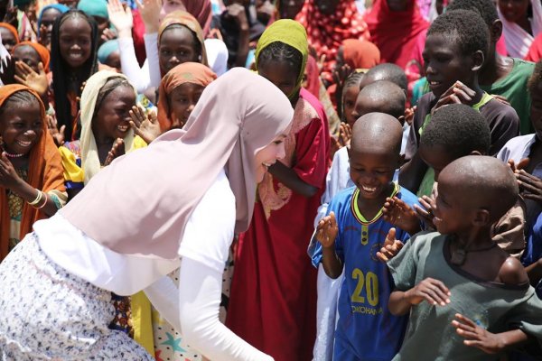 Gamze Özçelik Kamerun'da