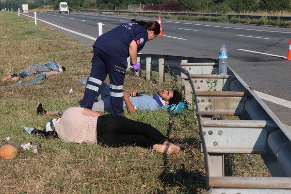 a Bolu'da minibüs takla attı: 2 ölü, 10 yaralı