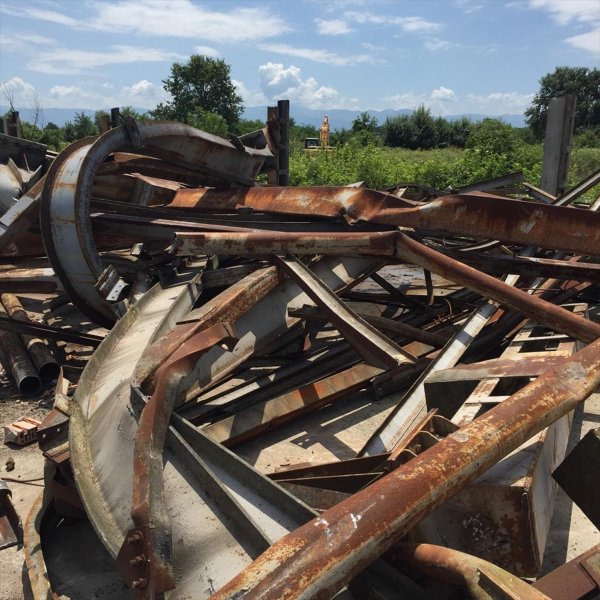 Sakarya'da çelik konstrüksiyonu çalmak isteyen hırsızlar
