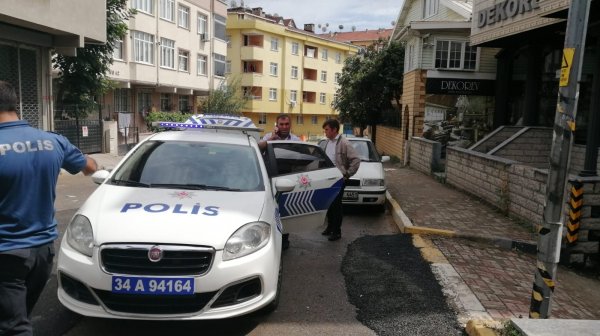 i Borcunu almaya gitti, iki kişinin taşla saldırısına uğradı