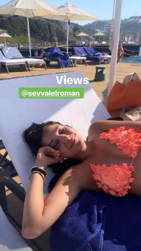 Rafet El Roman'ın kızları tatilde