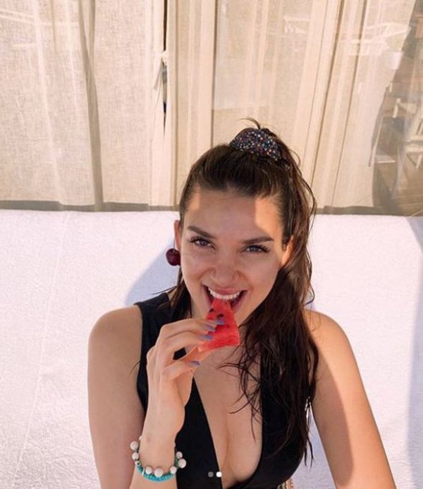 Rafet El Roman'ın kızları tatilde