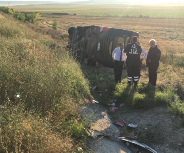 Eskişehir'de otobüs şarampole yuvarlandı: 13 yaralı