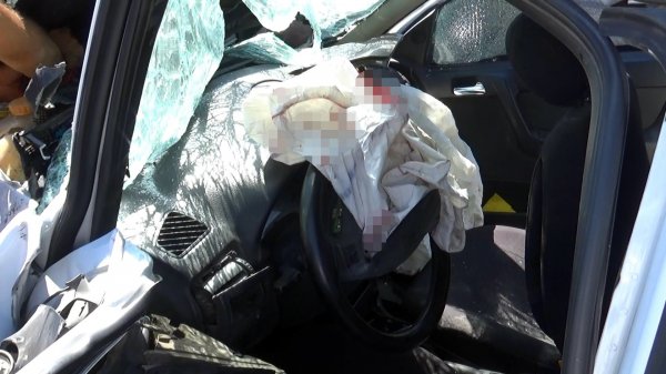 Aşırı hızlı araç makas attı: 1 ölü, 1 yaralı