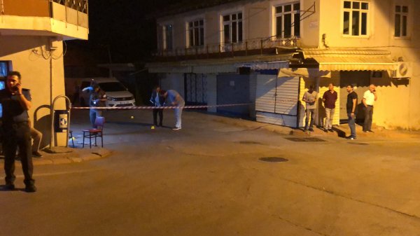 i Eski ortağına kıraathane önünde kurşun yağdırdı