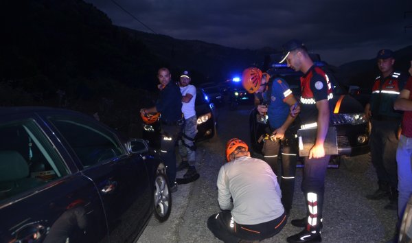 i Selfie çektiği kayalıklardan düştü
