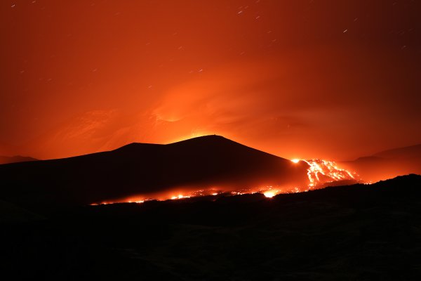 r Etna Yanardağı harekete geçti