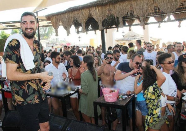 i İdo taburcu olur olmaz sahneye çıktı