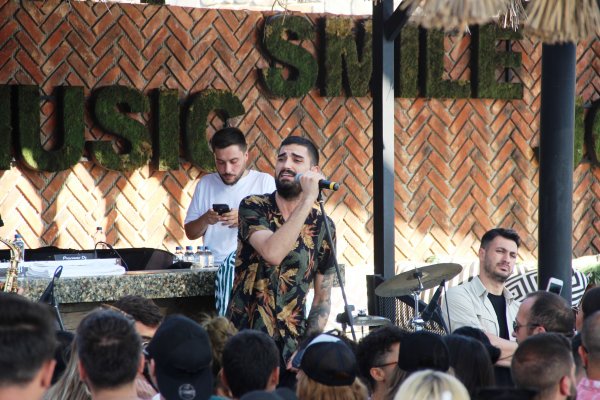 i İdo taburcu olur olmaz sahneye çıktı